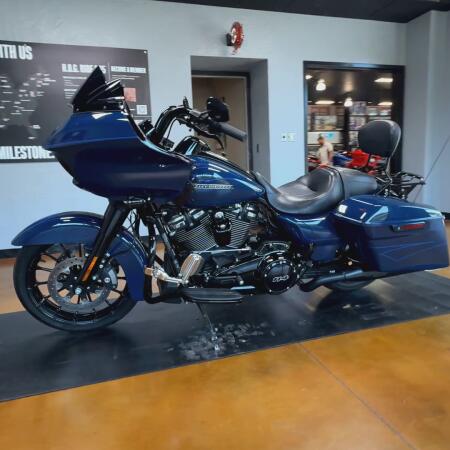 2019 Harley-Davidson® Road Glide® Special Billiard Blue thumb 2