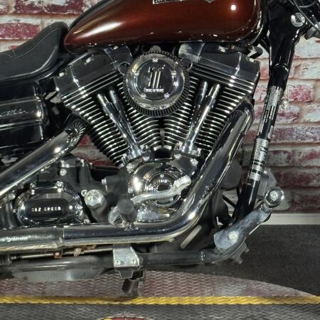 FXDC 2011 Super Glide® Custom thumb 2