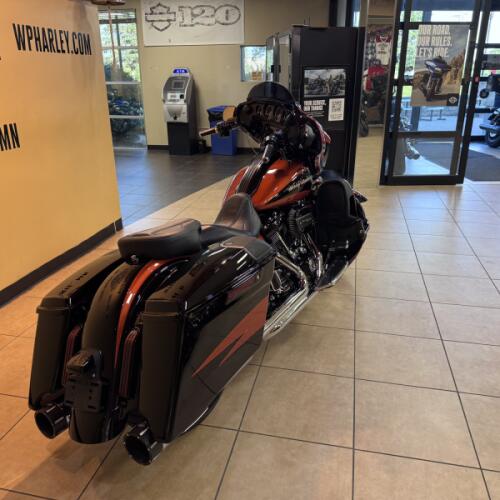 2017 Harley-Davidson® CVO™ Street Glide® Sunburst Orange/Starfire Black with Contrast Chrome Aggress thumb 0