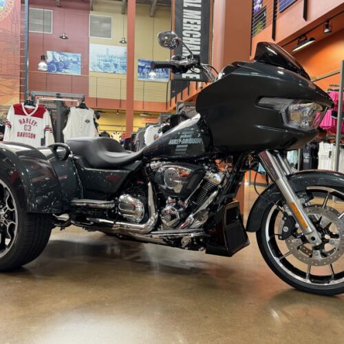 Harley-Davidson® Road Glide 3 2026 thumb 3