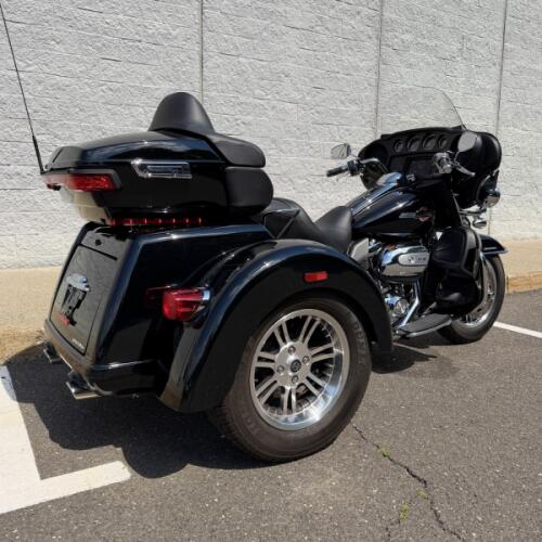 2024 FLHTCUTG Tri Glide™ Ultra thumb 1