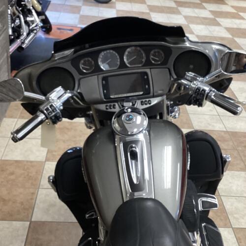 2015 Harley-Davidson® CVO™ Ultra Limited Two-Tone Palladium Silver/Typhoon Maroon thumb 1