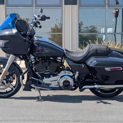 2026 Harley-Davidson® Road Glide® Midnight Ember thumb 3