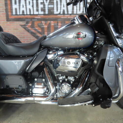 2022 Harley-Davidson® Tri Glide® Ultra FLHTCUTG thumb 2