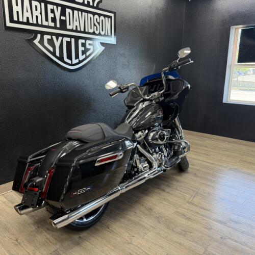 2026 Harley-Davidson® Road Glide® thumb 3