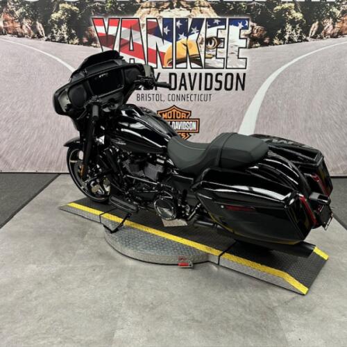 2026 FLHX Street Glide® thumb 1
