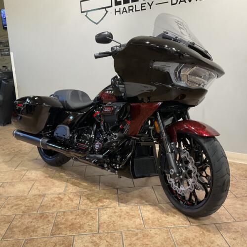 2024 Harley-Davidson® CVO™ FLTRXSTSE Road Glide® ST Raven Metallic thumb 2
