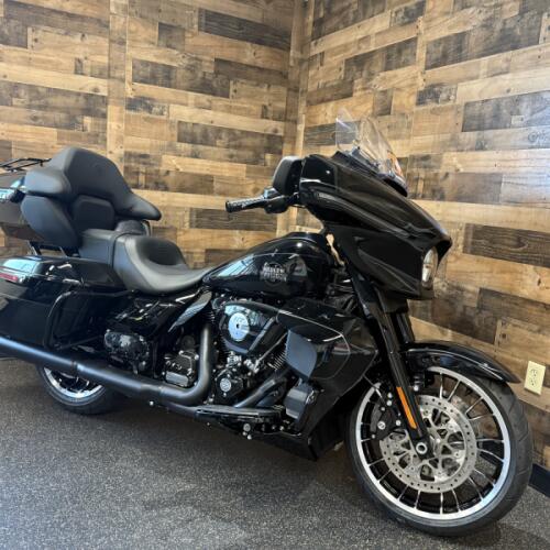 2026 Harley-Davidson® Street Glide Limited Vivid Black Black Trim FLHXL thumb 3