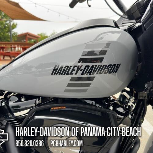 2026 Harley-Davidson® Road Glide 3 thumb 3