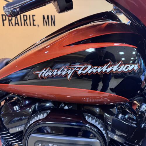 2017 Harley-Davidson® CVO™ Street Glide® Sunburst Orange/Starfire Black with Contrast Chrome Aggress thumb 3