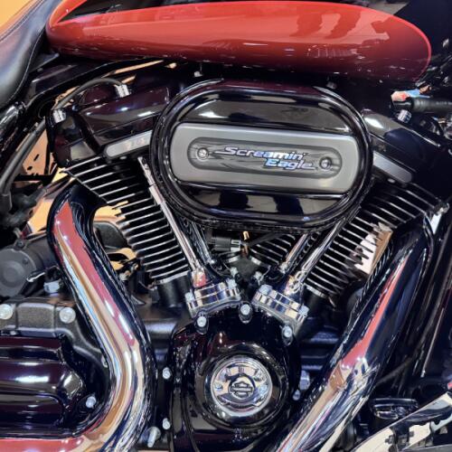 2017 Harley-Davidson® CVO™ Street Glide® Sunburst Orange/Starfire Black with Contrast Chrome Aggress thumb 2