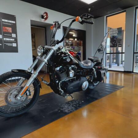 2015 Harley-Davidson® Wide Glide® Vivid Black thumb 3