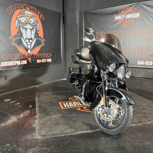 2013 Harley-Davidson® CVO™ Ultra Classic® Electra Glide® FLHTCUSE8  thumb 0