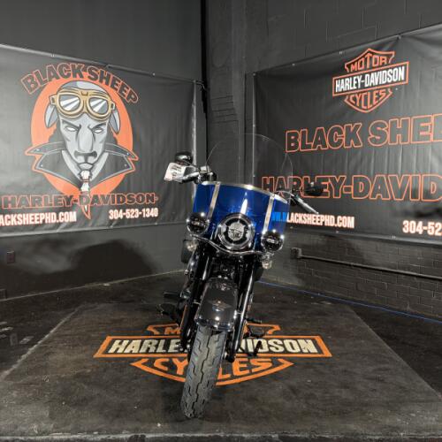2026 Harley-Davidson® Heritage Classic® FLHC  thumb 1