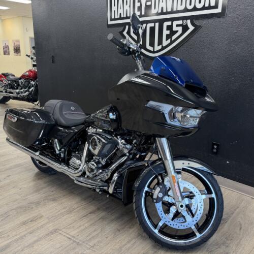2026 Harley-Davidson® Road Glide® thumb 2