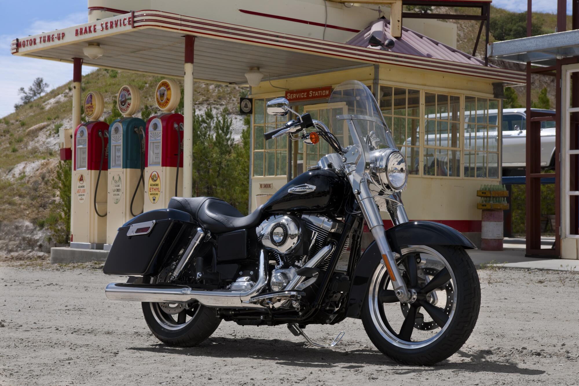 2013 Harley-Davidson® Switchback™ FLD Big Blue Pearl