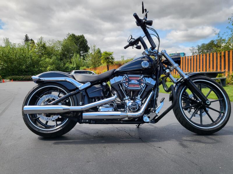 2015 Harley-Davidson® Breakout® Vivid Black