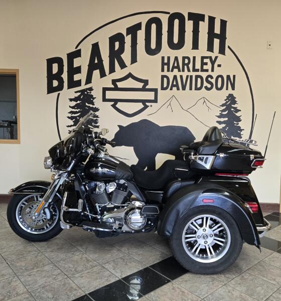 2014 Harley-Davidson® Tri Glide® Ultra Vivid Black