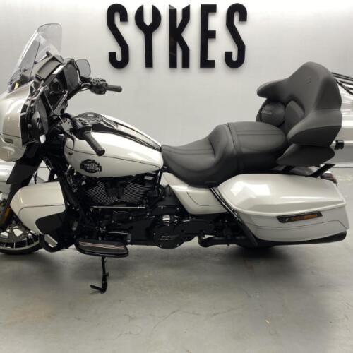 NEW 2026 Harley-Davidson FLHXL Touring Street Glide Limited in White Onyx Pearl thumb 1