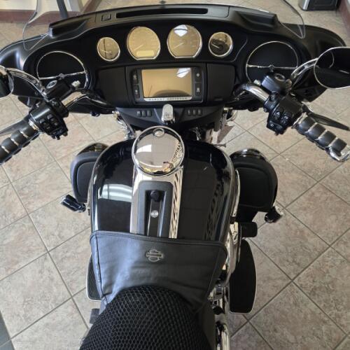 2014 Harley-Davidson® Tri Glide® Ultra Vivid Black thumb 0