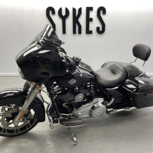 2023 Harley-Davidson FLHX Touring Street Glide 114 in Vivid Black thumb 2