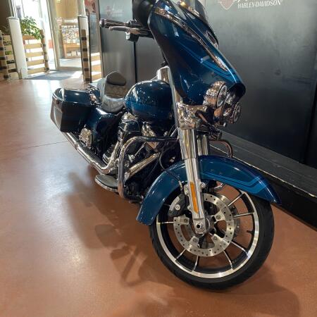2020 Harley-Davidson® Street Glide® FLHX thumb 2