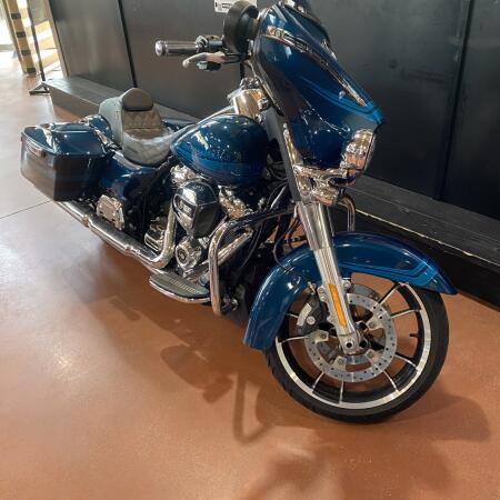 2020 Harley-Davidson® Street Glide® FLHX thumb 3