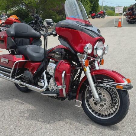 2012 Harley-Davidson® Electra Glide® Classic Two-Tone Ember Red Sunglo/Merlot Sunglo thumb 3
