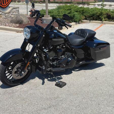 2018 Harley-Davidson® Road King® Special Vivid Black thumb 1