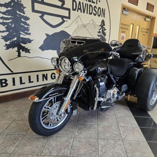 2014 Harley-Davidson® Tri Glide® Ultra Vivid Black thumb 1