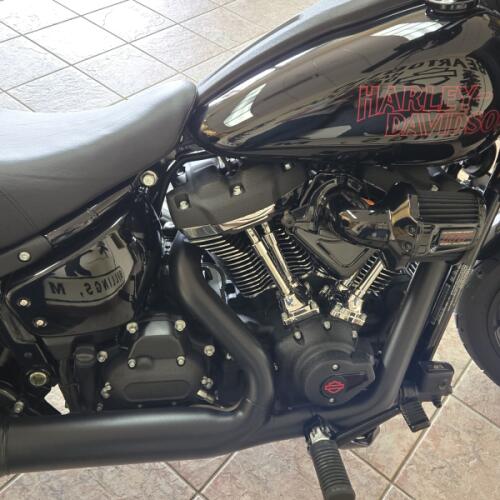 2026 Harley-Davidson® Low Rider® ST Vivid Black Black Trim thumb 3