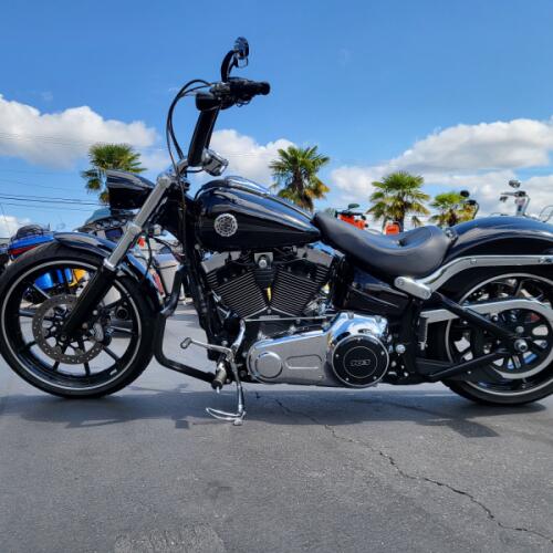 2015 Harley-Davidson® Breakout® Vivid Black thumb 3