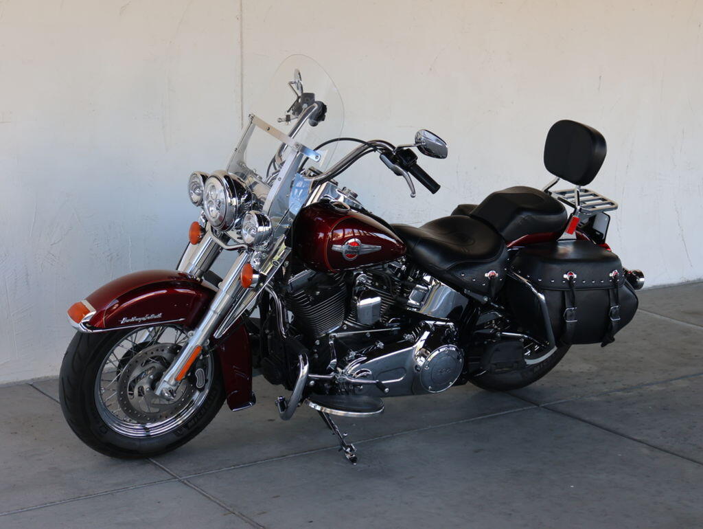 2017 Harley-Davidson® FLSTC Heritage Softail® Classic U040095