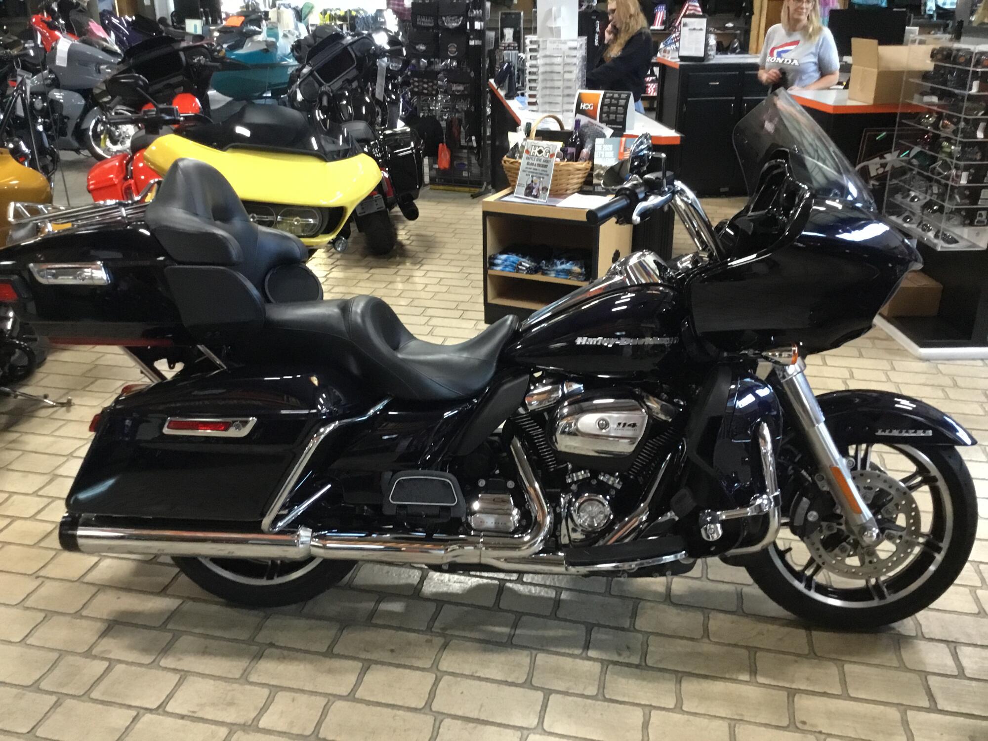 2020 Harley-Davidson® Road Glide® Limited Midnight Blue