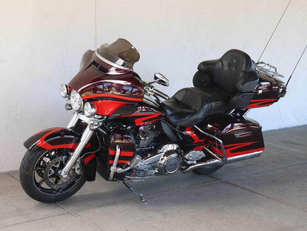 2017 Harley-Davidson® FLHTKSE CVO™ Limited U960836