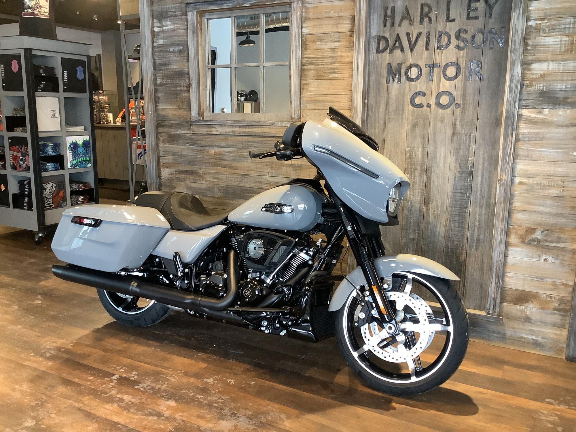Harley-Davidson® Street Glide® 2026 FLHX T48-26 Dark Billiard Gray Black Trim