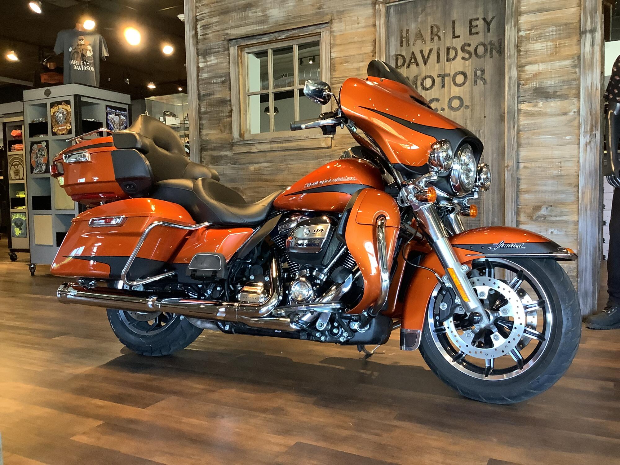 Harley-Davidson® Ultra Limited 2019 FLHTK U899-19 Scorched Orange/Black Denim