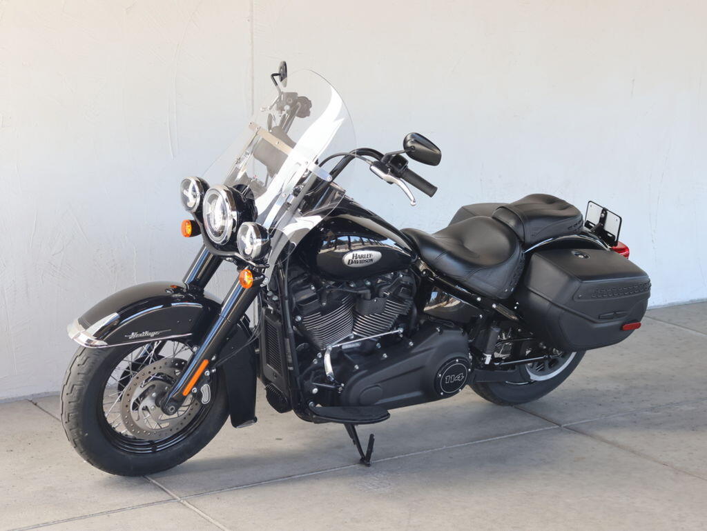 2023 Harley-Davidson® FLHCS Heritage Classic U016475