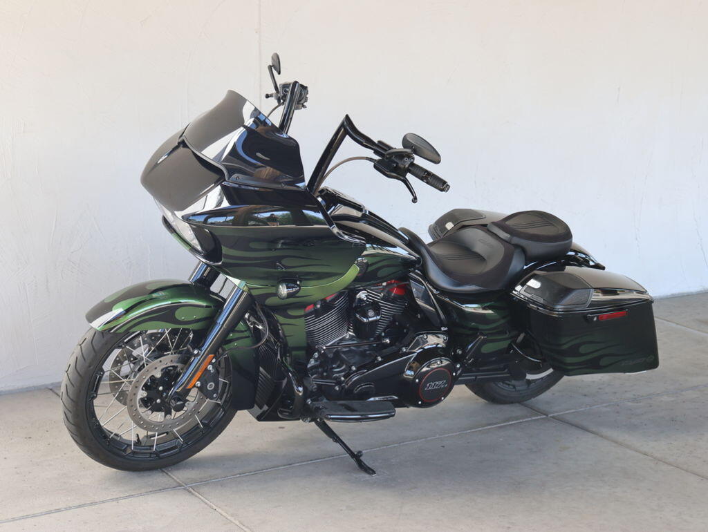 2022 Harley-Davidson® FLTRXSE CVO™ Road Glide® U952081