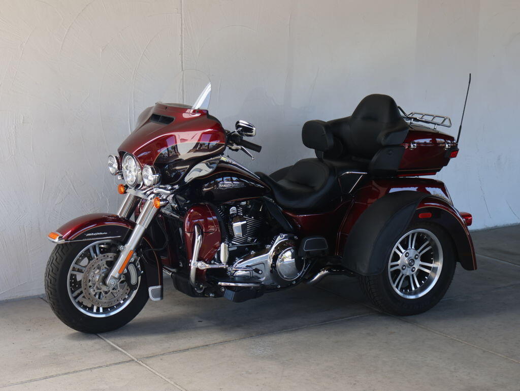 2014 Harley-Davidson® FLHTCUTG Tri Glide® Ultra U857682