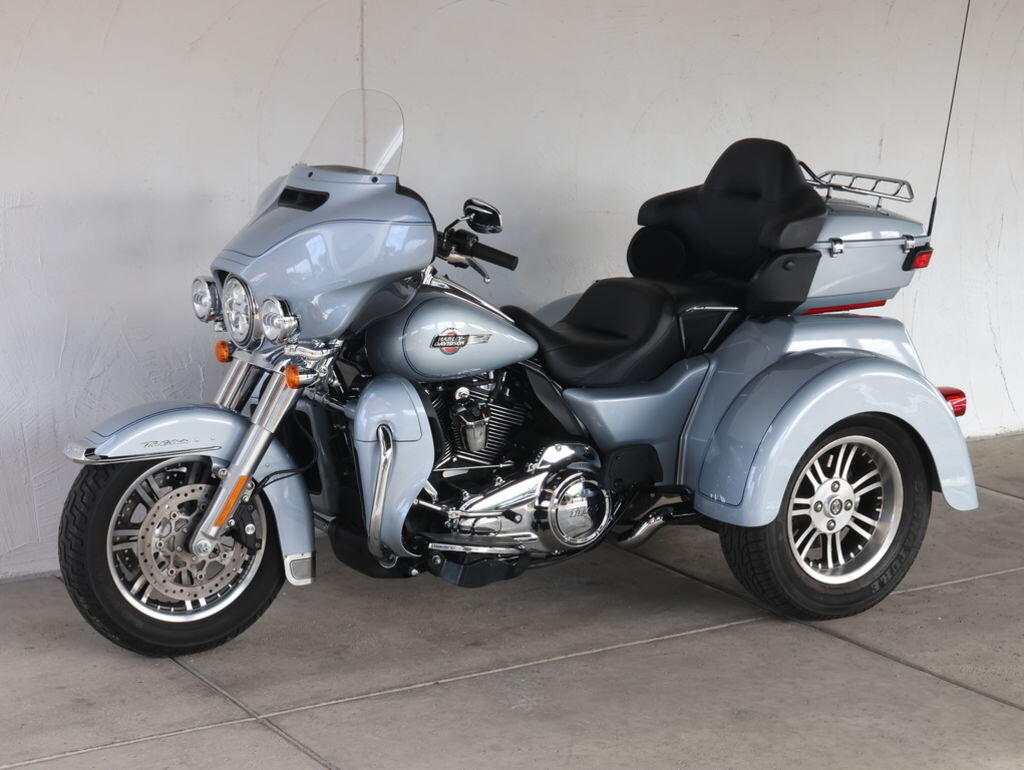 2023 Harley-Davidson® FLHTCUTG Tri Glide® Ultra U859801