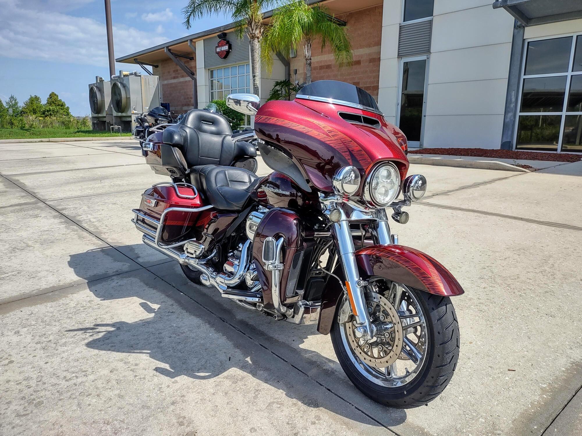 Harley-Davidson® CVO™ Electra Glide Ultra Limited® 2014