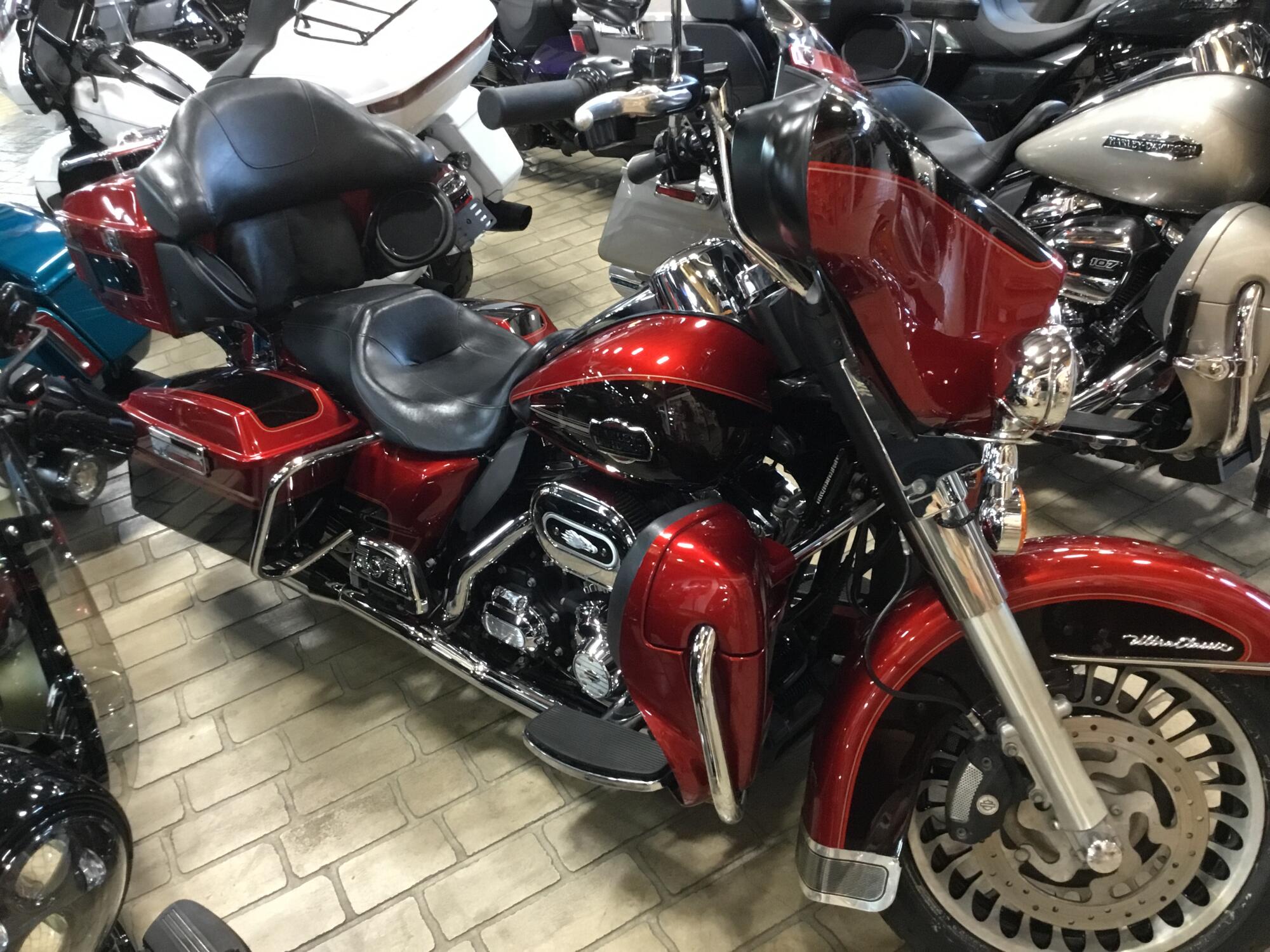 2012 Harley-Davidson® Ultra Classic™ Electra Glide® Two-Tone Ember Red Sunglo/Merlot Sunglo