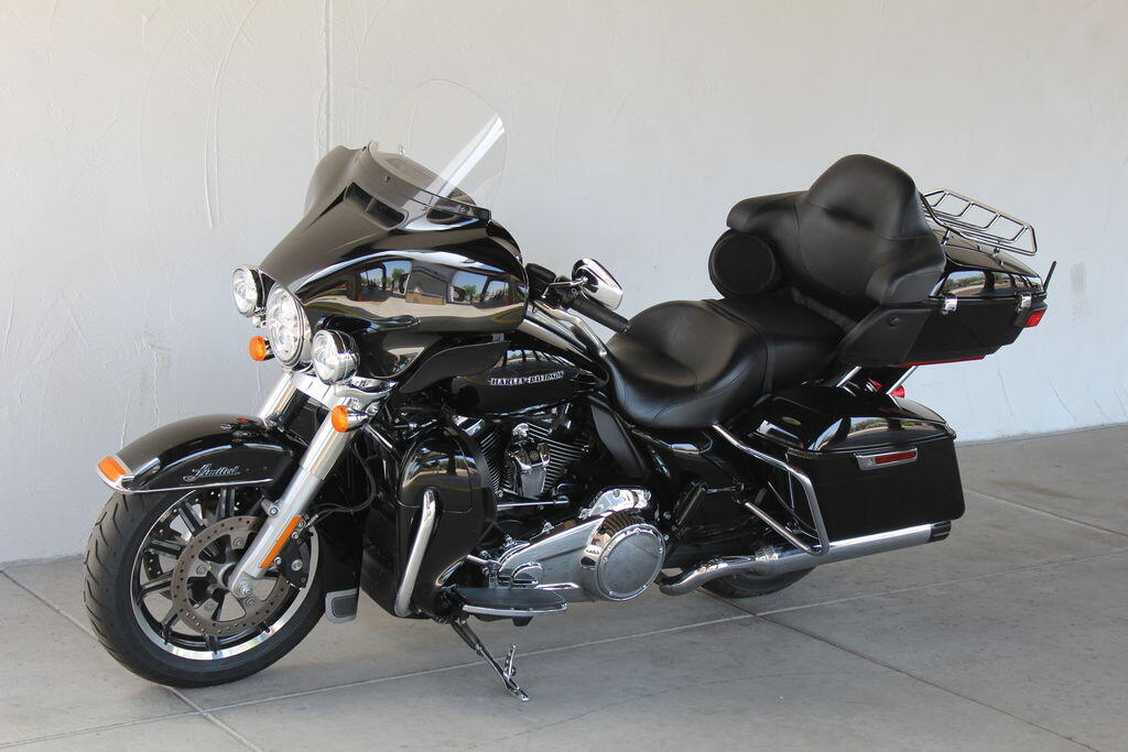 2018 Harley-Davidson® FLHTKL Ultra Limited Low U616334