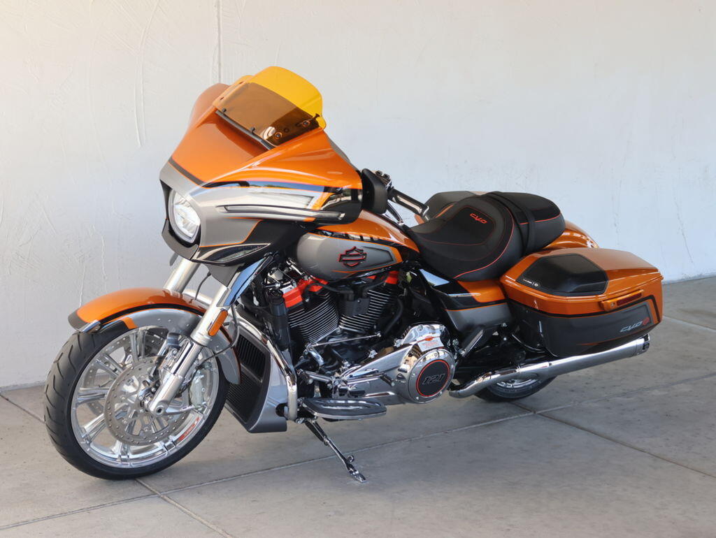 2026 Harley-Davidson® FLHXSE CVO Street Glide N956212