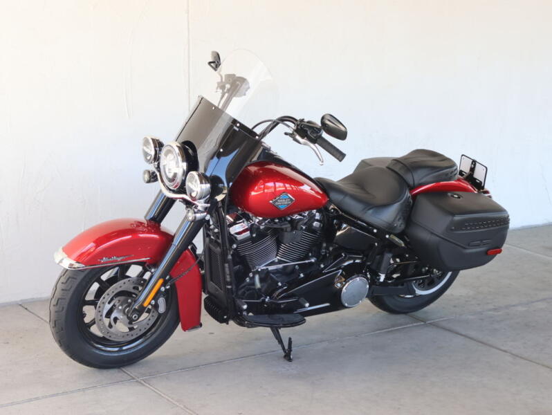 2026 Harley-Davidson® FLHC Heritage Classic N037240