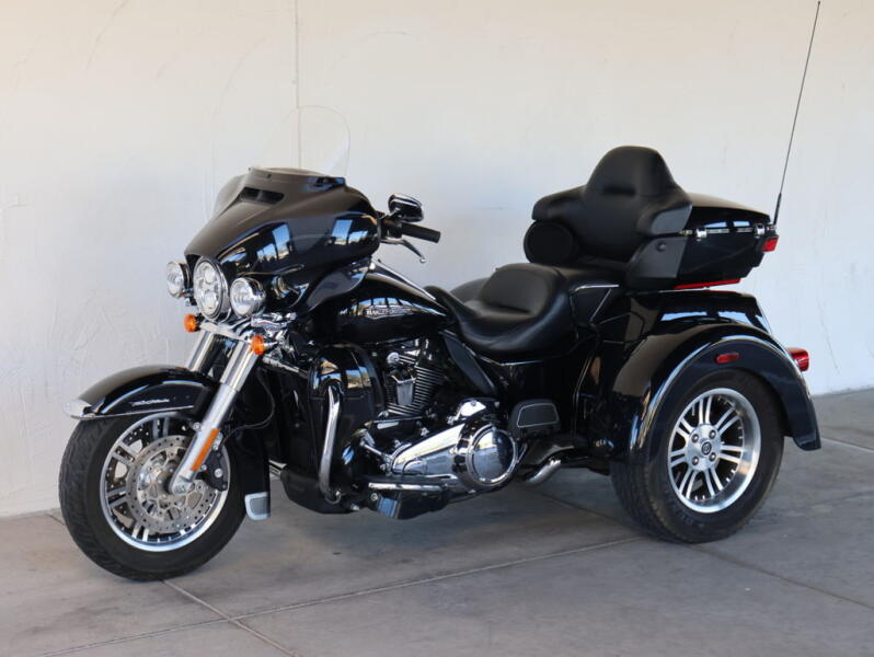2020 Harley-Davidson® FLHTCUTG Tri Glide® Ultra U859516