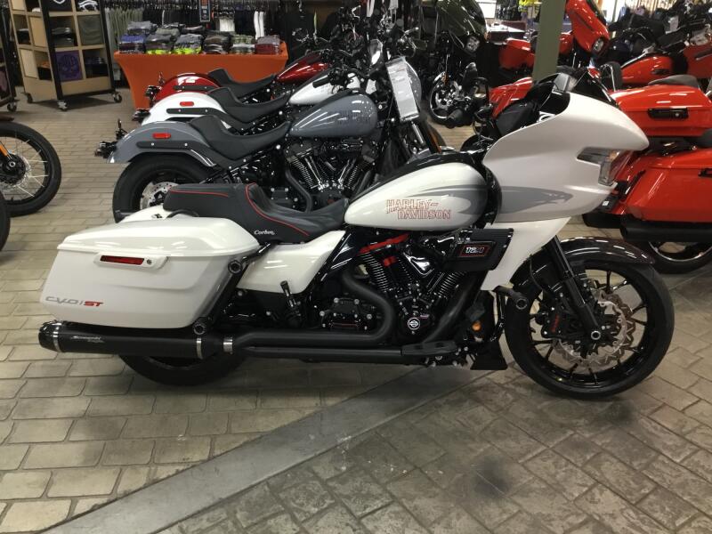 2024 Harley-Davidson® CVO™ Road Glide® ST Golden White Pearl