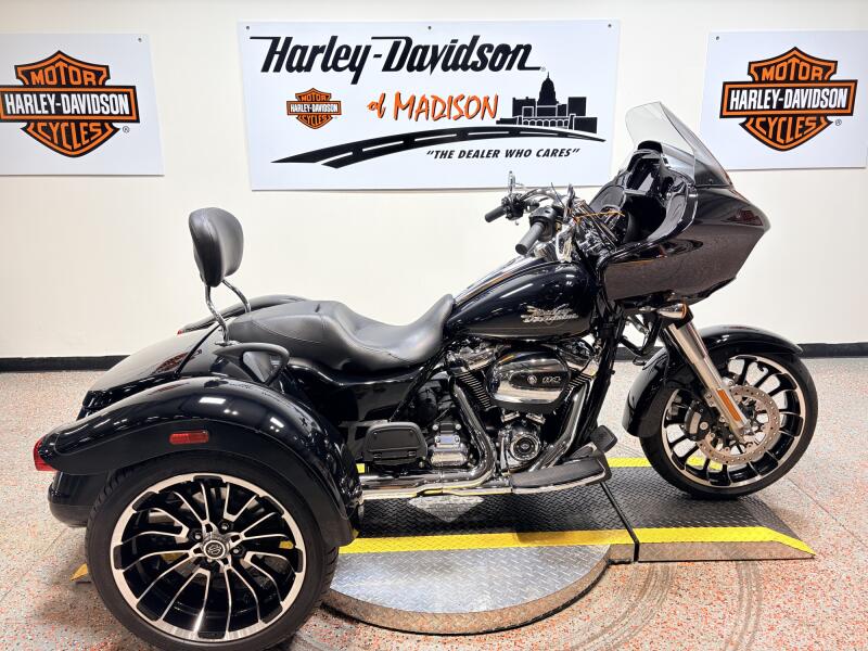 2024 FLTRT Harley-Davidson® Road Glide® 3 Vivid Black - Black Finish