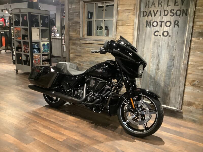 Harley-Davidson® Street Glide® 2026 FLHX T45-26 Vivid Black Black Trim